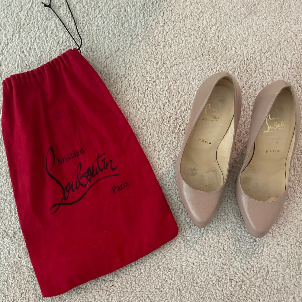 CHRISTIAN LOUBOUTIN RED BOTTOM high heels size 37 1/2